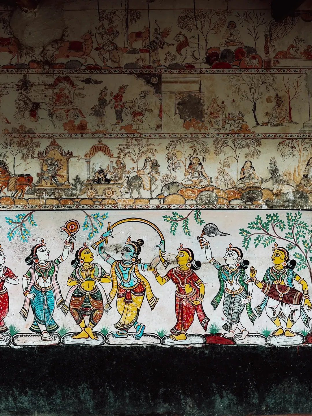 The artists ensure that each and every illustration is detailed, often devoting long hours, as long as 8 months, to the craft. The vibrant hues come out of natural dyes and pigments, without the use of stencils or rulers. Furthermore, children here carry forward the legacy of painitings, starting as early as 5 years old. (Image: Instagram/@prateekofficial)