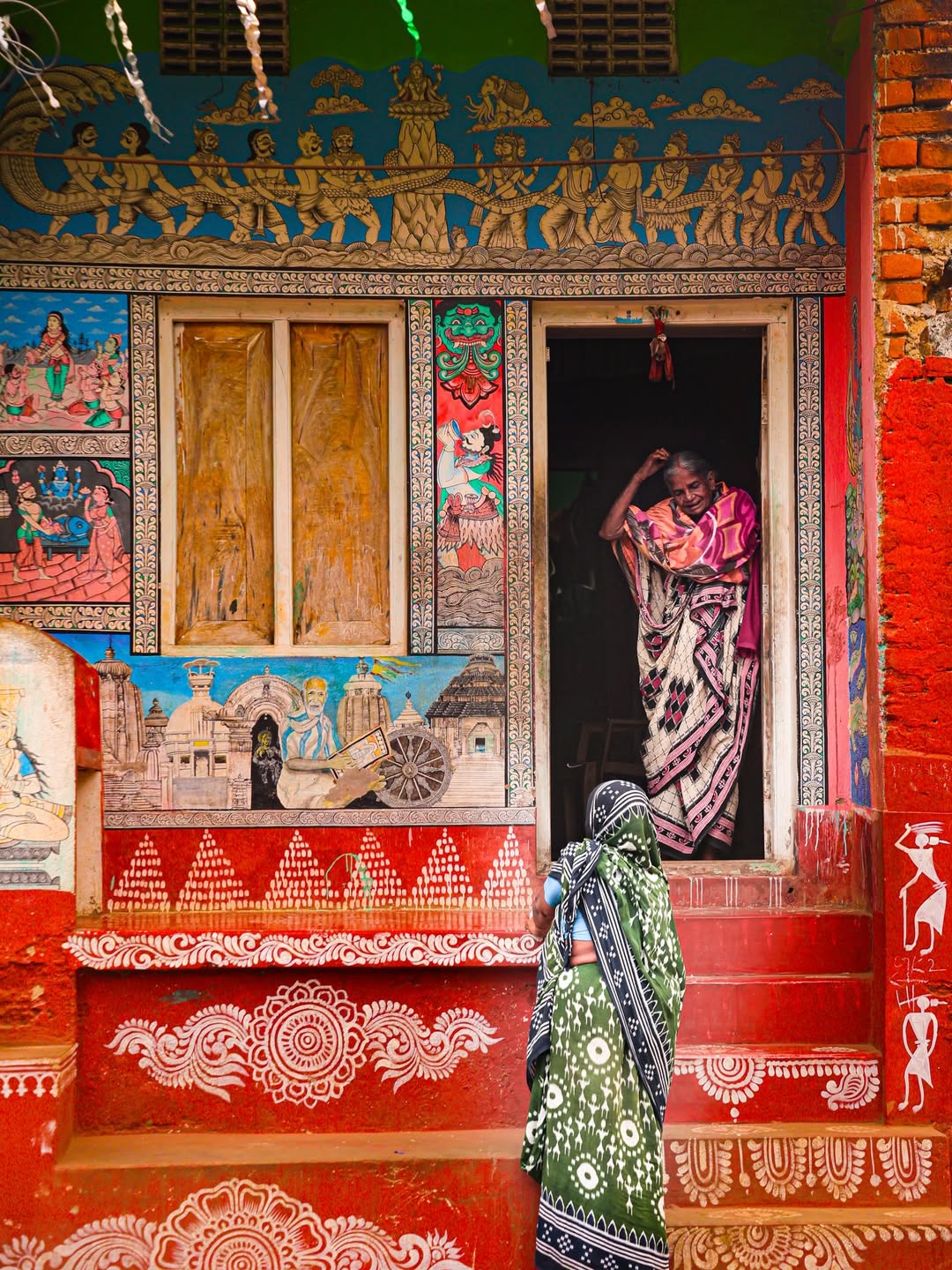 If you are travelling to Odisha, you can spend an afternoon at Raghurajpur witnessing the artists at work, participating in worshops or immersing themselves in local festivals and rituals. (Image: Instagram/@prateekofficial)