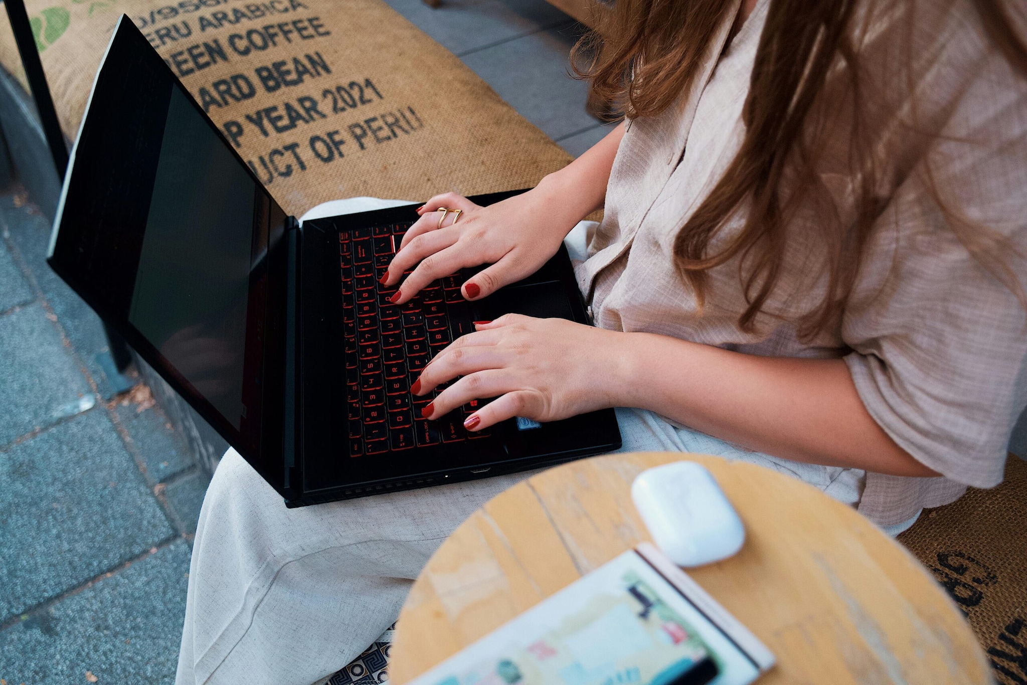 Cultural Integration: Inquire how the company fosters connection among distributed staff. Look for scheduled virtual socials, annual retreats, or dedicated channels for non-work hobbies. A lack of engagement strategy often leads to feelings of professional isolation. (Image: Pexels)