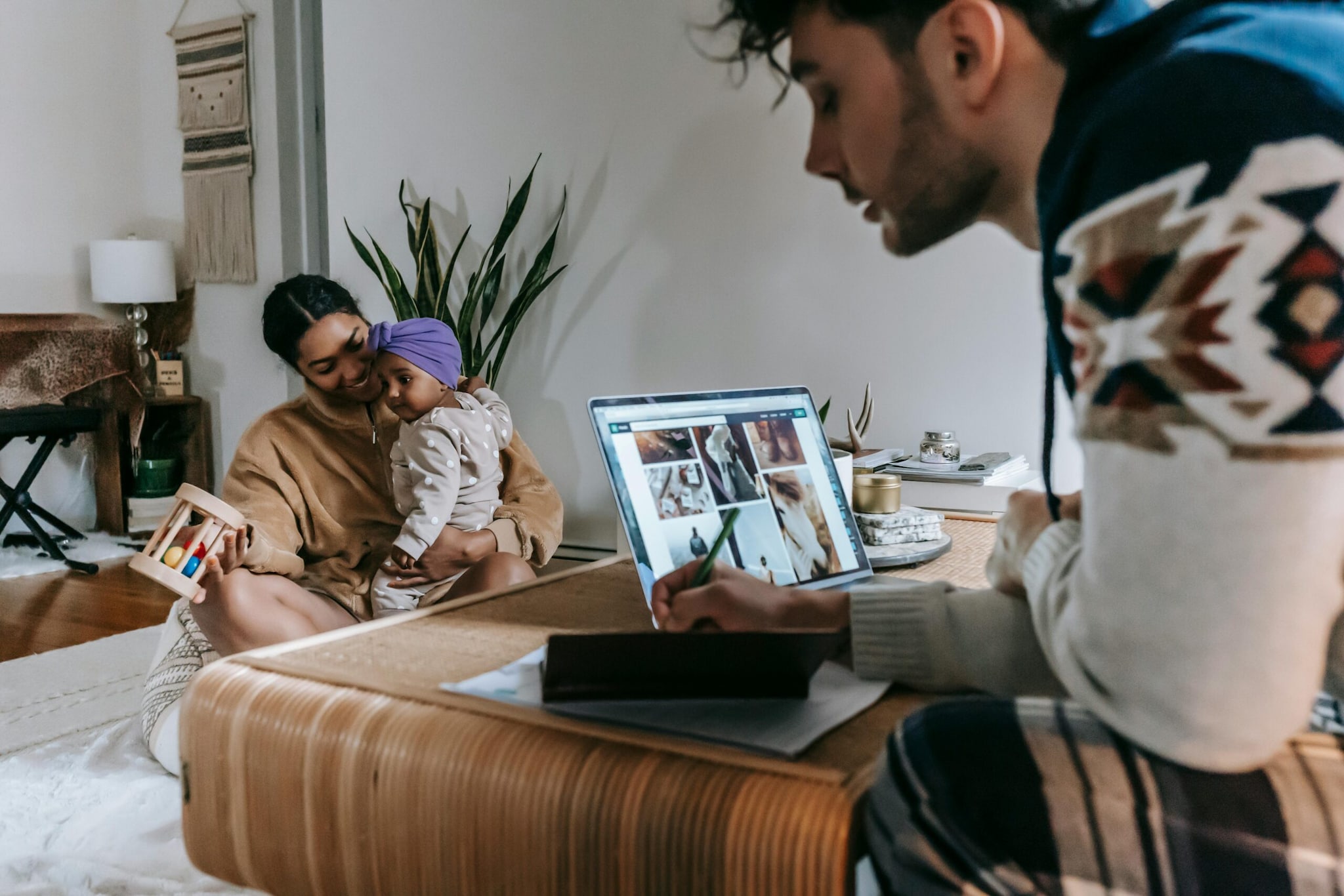 Legal and Tax Compliance: Ensure the company is set up to employ workers in your specific location. This affects your taxes, healthcare, and labor rights. Mismanagement here can lead to unexpected tax bills or loss of benefits, so verify their HR infrastructure handles remote compliance. (Image: Pexels)