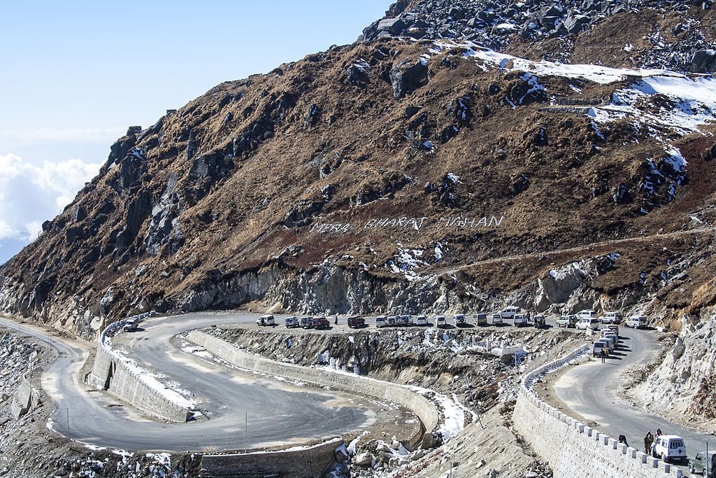  Route 1: Lipulekh Pass (Uttarakhand)Travellers cross into China via the Lipulekh Pass, experiencing the rugged beauty of Uttarakhand. Capacity: 10 batches of 50 pilgrims each. Departure Points: Delhi or Dharchula. 