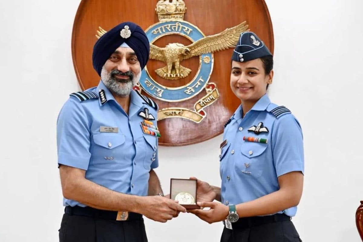 Squadron Leader Saanya Creates History, Becomes IAF’s First Woman Cat-A Qualified Flying Instructor