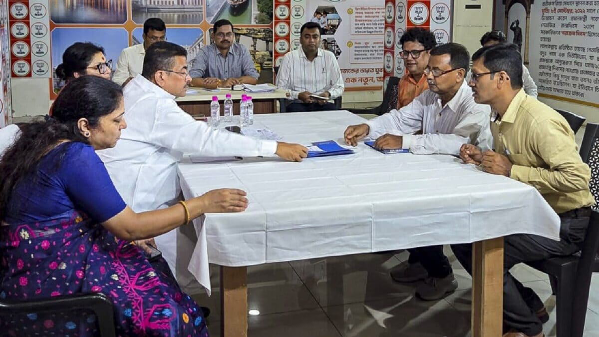 ‘Tumi’ vs ‘Aapni’: Suvendu Adhikari’s Dinner Diplomacy Signals Shift In Bengal Bureaucracy