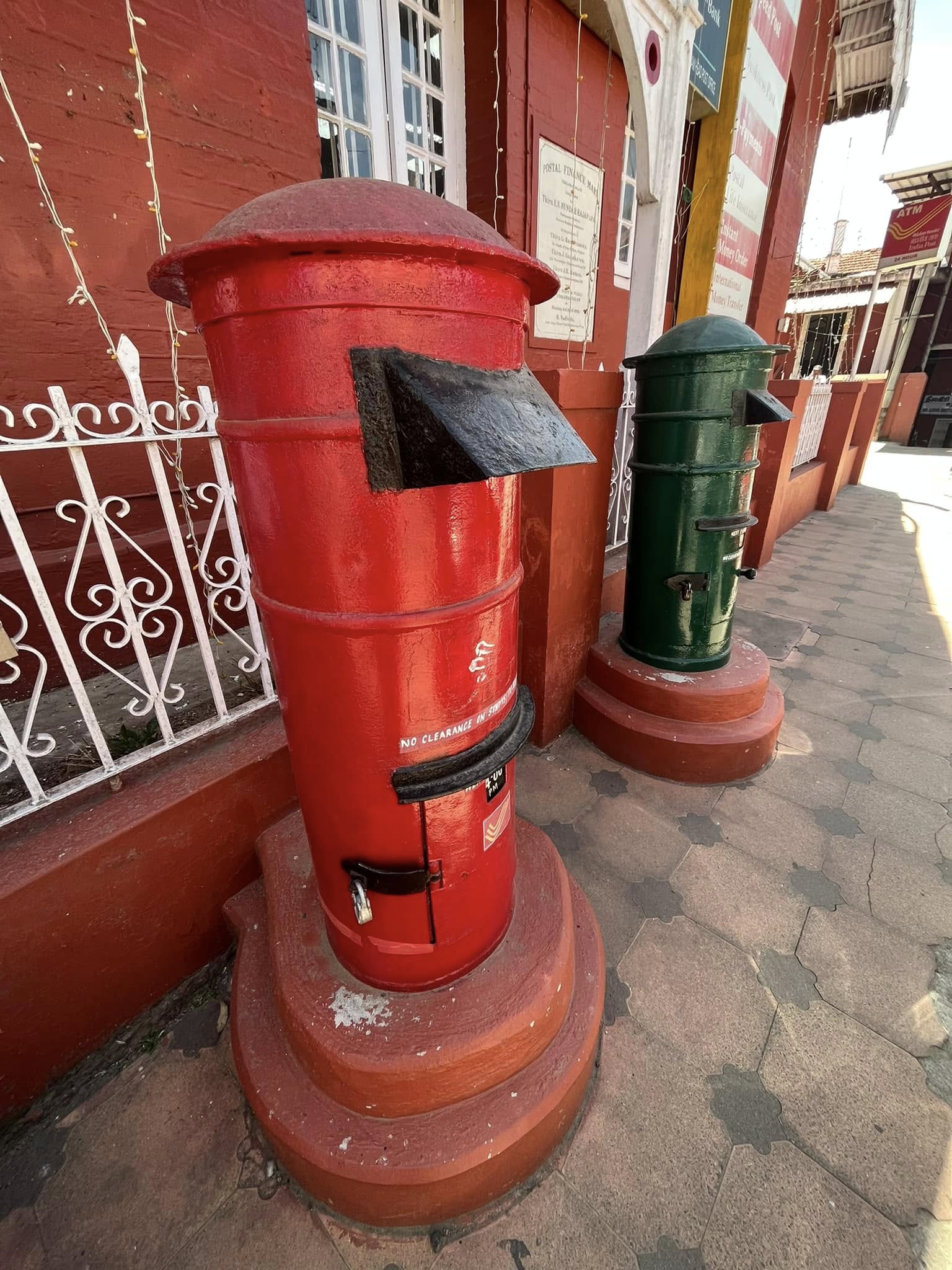  Though India uses red for general mail, they also use Green boxes specifically for local city mail and Blue for fast metro cities to help sort letters faster. Nonetheless, this sight is very rare.