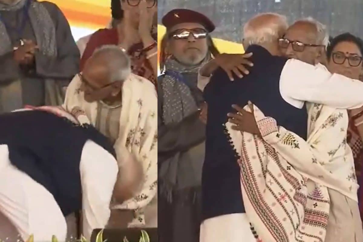 PM Modi Touches Feet Of 98-Year-Old Makhanlal Sarkar In West Bengal. Who Is He?