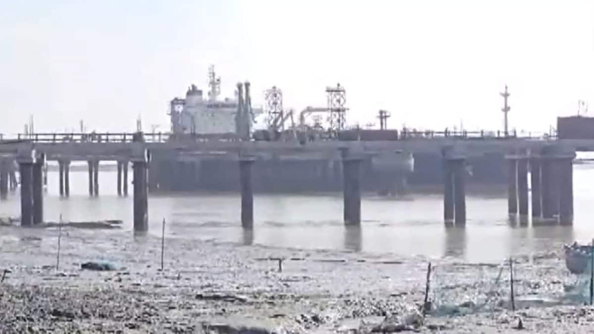 Another India-Bound LPG Tanker Symi Safely Crosses Strait Of Hormuz, Reaches Kandla