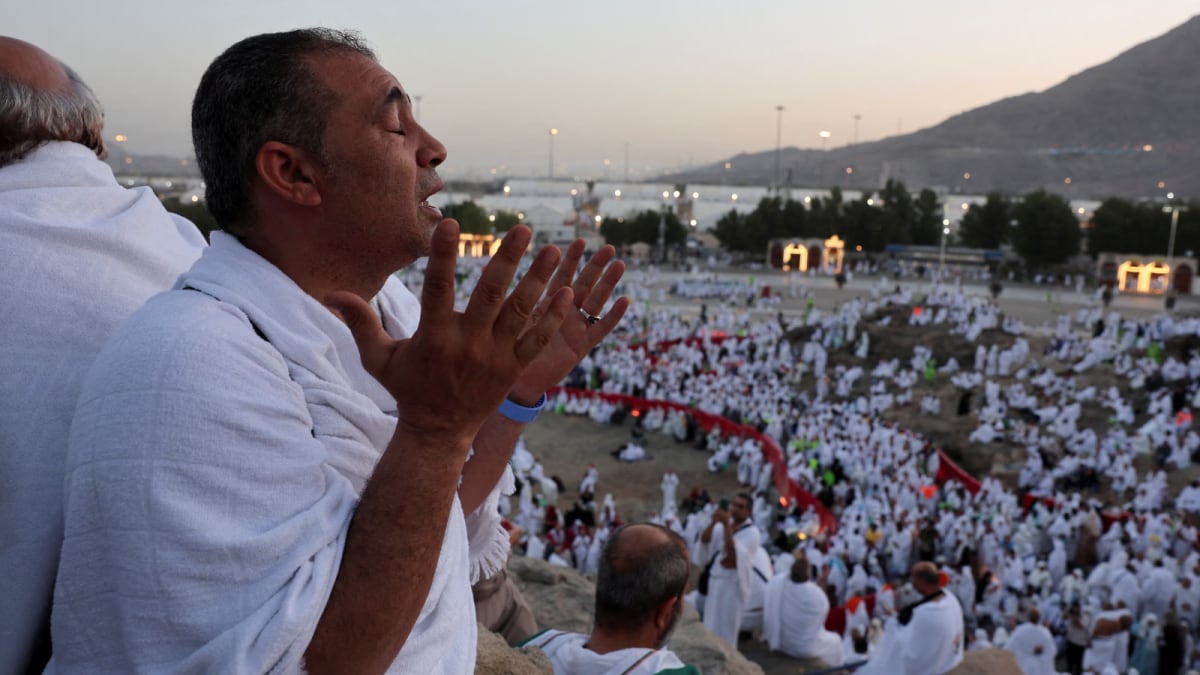 Planning Hajj? Saudi Arabia Says Obtaining Legal Permit Is Necessary, Warns Pilgrims Against Fake Offers