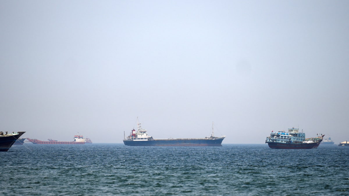 Strait Of Hormuz Shipping Falls 90%; Nearly 900 Vessels Stranded In Gulf | See Images