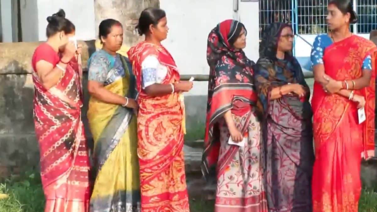 West Bengal Re-Poll LIVE Updates: Voters Claim EVM Malfunction At Diamond Harbour Booth