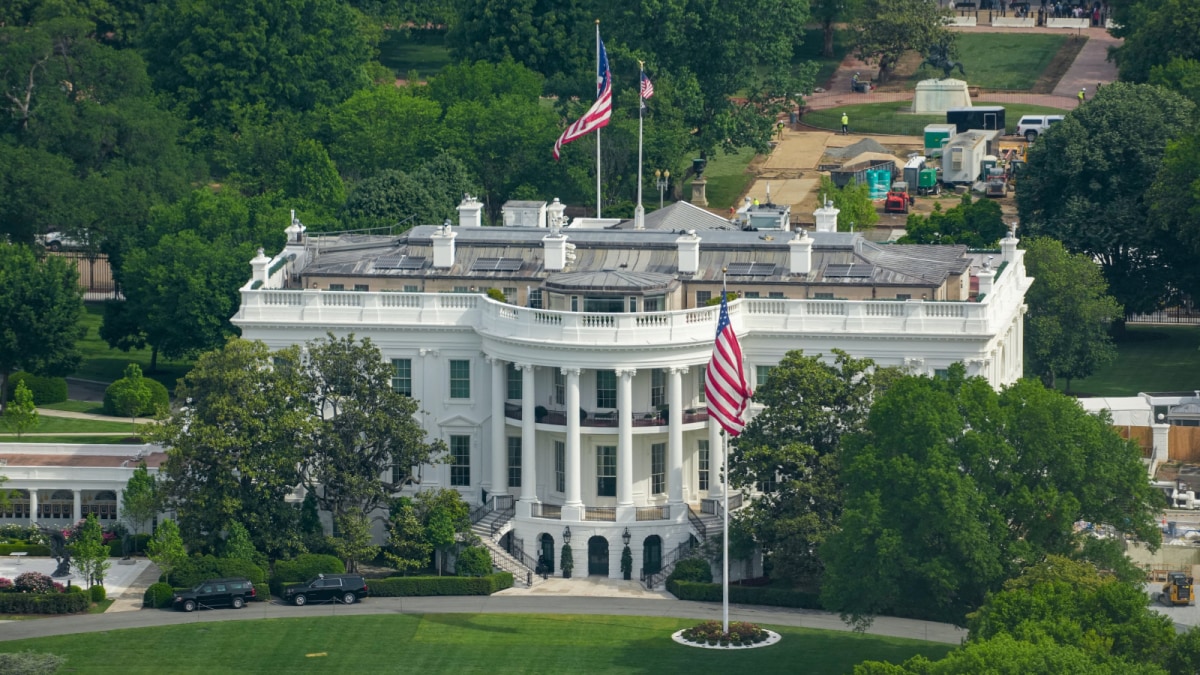 Secret Service Officer Opens Fire Near White House While Trump Attends Event Inside