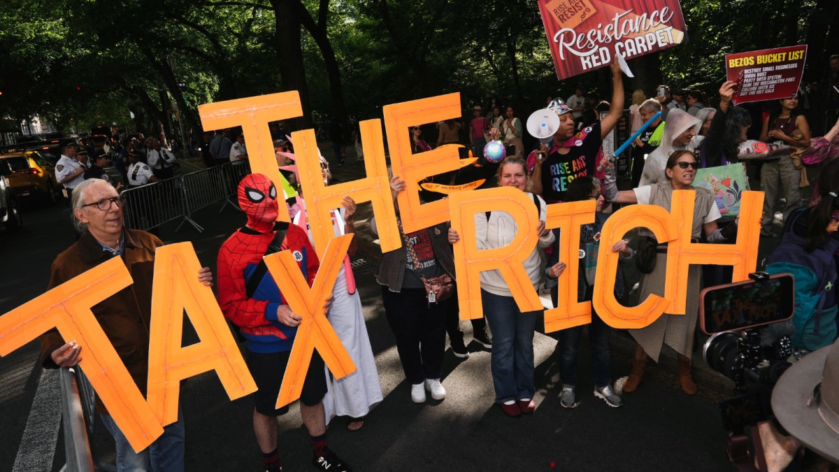 ‘Tax The Rich’ Protests Erupt Outside Jeff Bezos-Backed Met Gala 2026