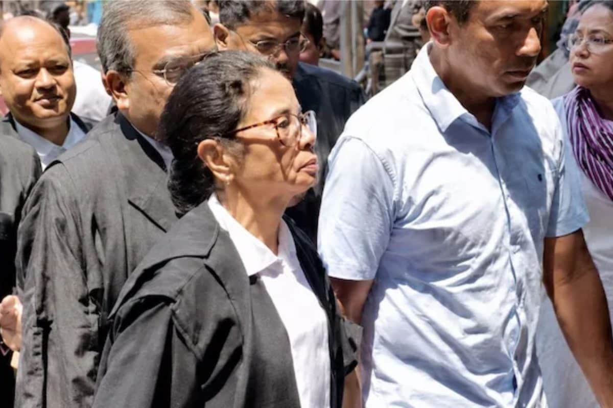 Mamata Banerjee Appears In Calcutta HC In Lawyer’s Gown To Argue Bengal Post-Poll Violence