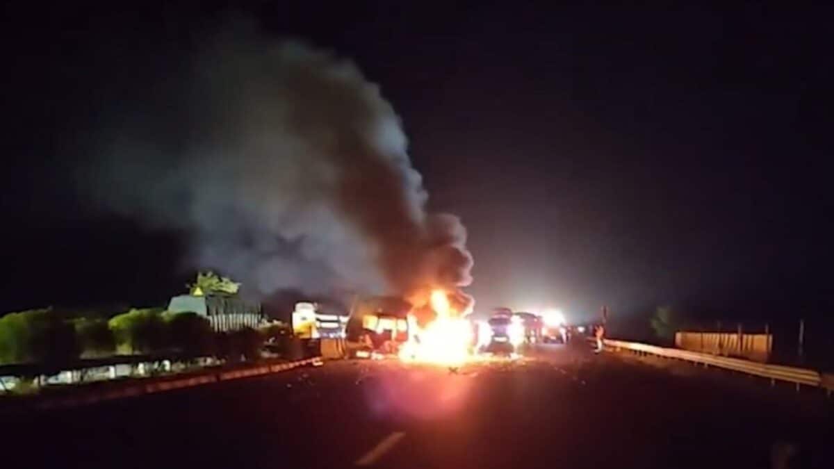 2 Dead, 20 Injured In Bus-Truck Collision On Agra-Lucknow Expressway