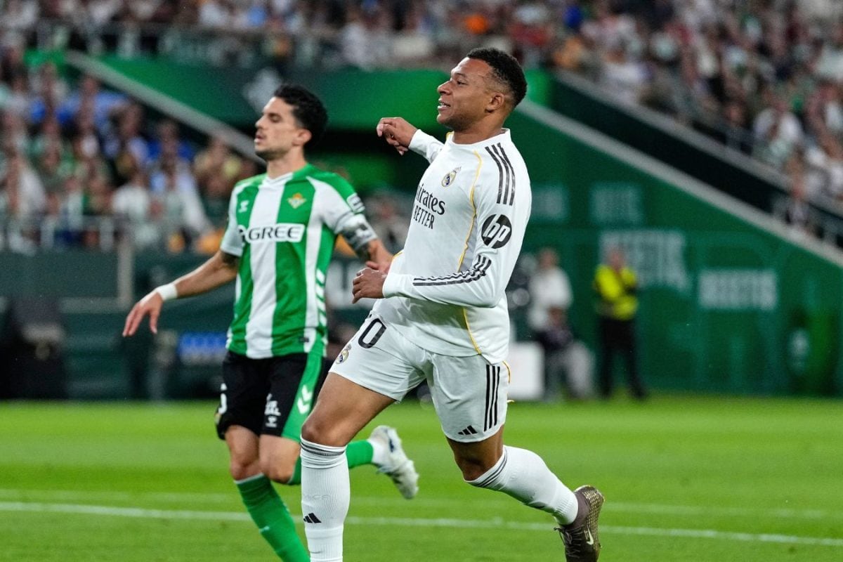 Kylian Mbappé Draws Ire After Beach Break While Sidelined from El Clásico
