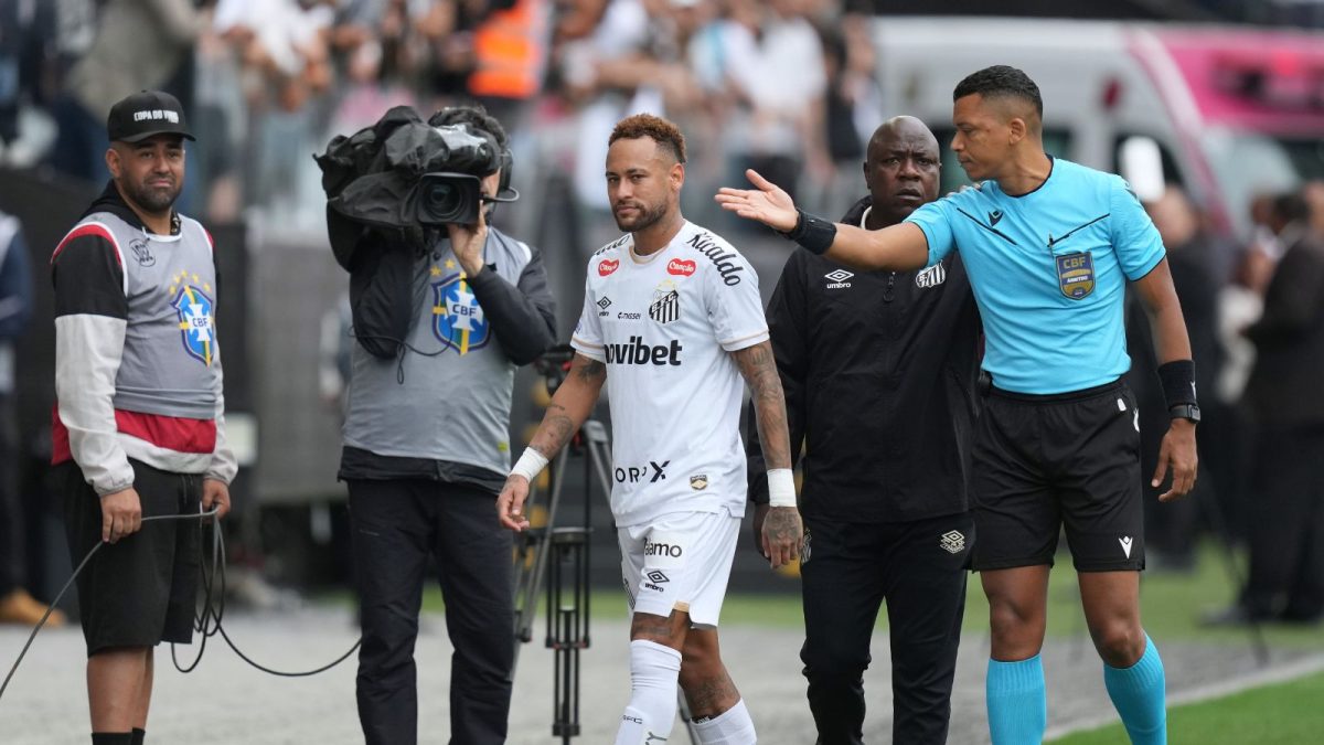 Neymar Mistakenly Subbed Off In Shocking Fourth Official Blunder, Video Goes Viral