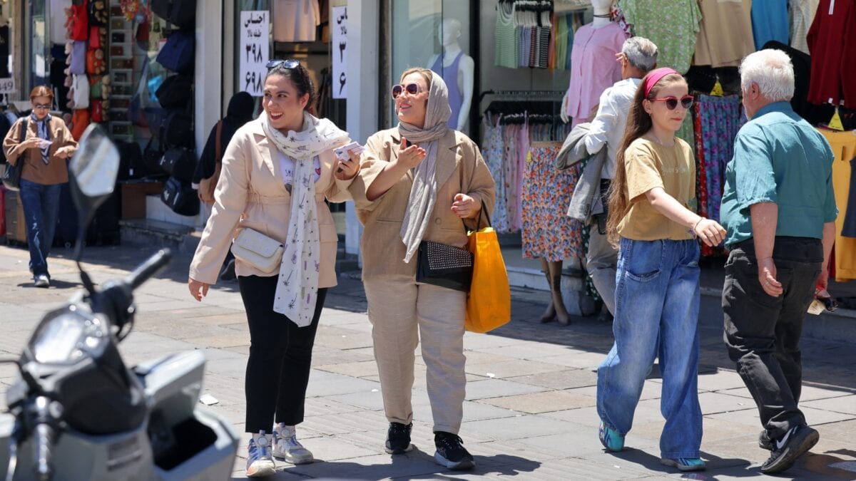 'Am I Dreaming?' Iranians Celebrate Partial Internet Restoration After 88-Day Shutdown
