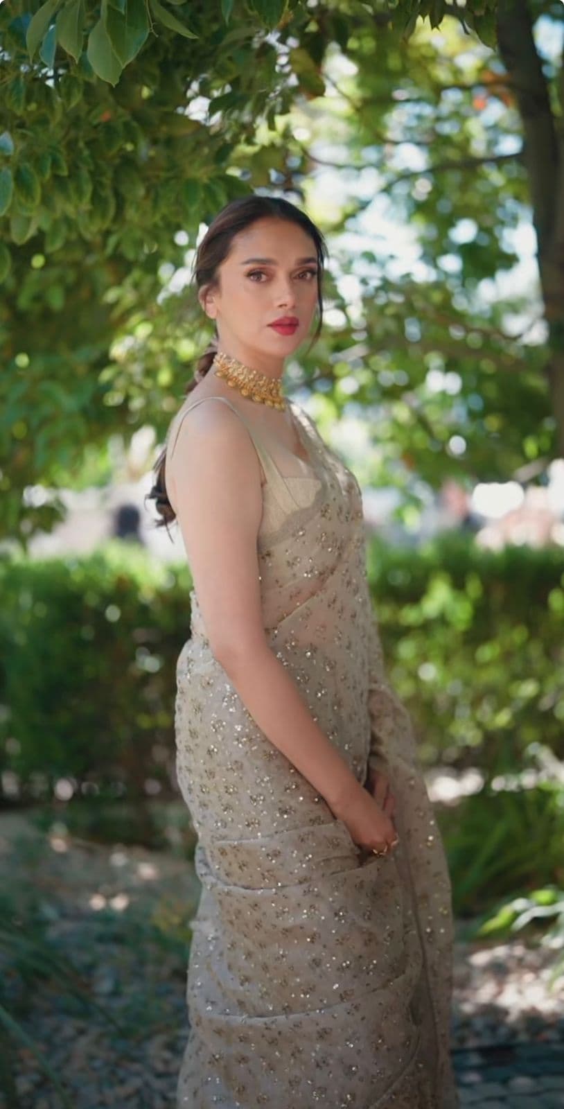 Aditi is seen wearing a breathtaking sheer organza saree from JADE by Monica and Karishma.