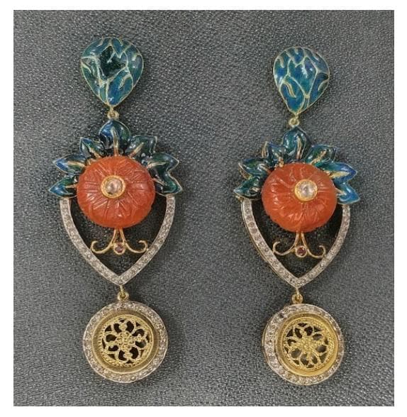 Gift For Dutch Queen: Meenakari And Kundan Earrings The gift presented to the Queen of the Netherlands was a pair of traditional Meenakari and Kundan earrings, reflecting the rich heritage of Indian jewellery craftsmanship rooted in Rajasthan’s royal artistic traditions. The earrings combine two classic art forms — Meenakari, known for its detailed enamel work in vibrant colours, and Kundan, a technique that uses uncut gemstones set with refined gold foil. Together, the two styles create jewellery that blends traditional artistry with timeless elegance. The intricate craftsmanship and colourful design highlight India’s long-standing expertise in handmade jewellery and decorative arts. 