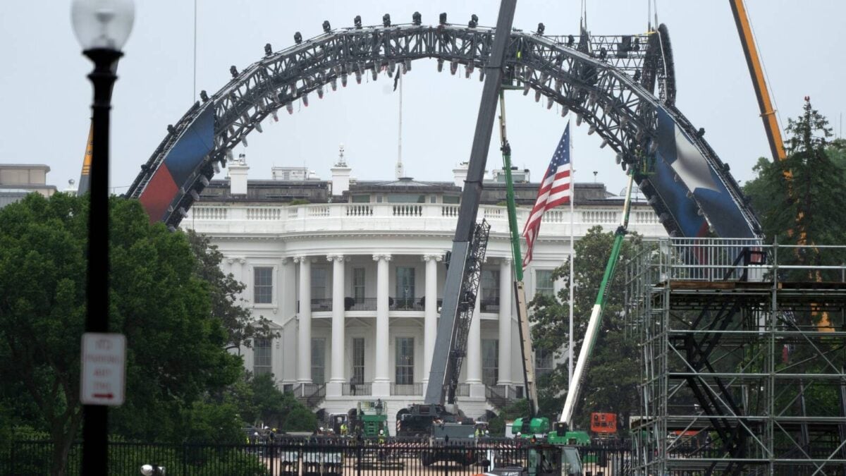 White House Turns Into UFC Arena Ahead Of America’s 250th Anniversary Celebrations | PHOTOS