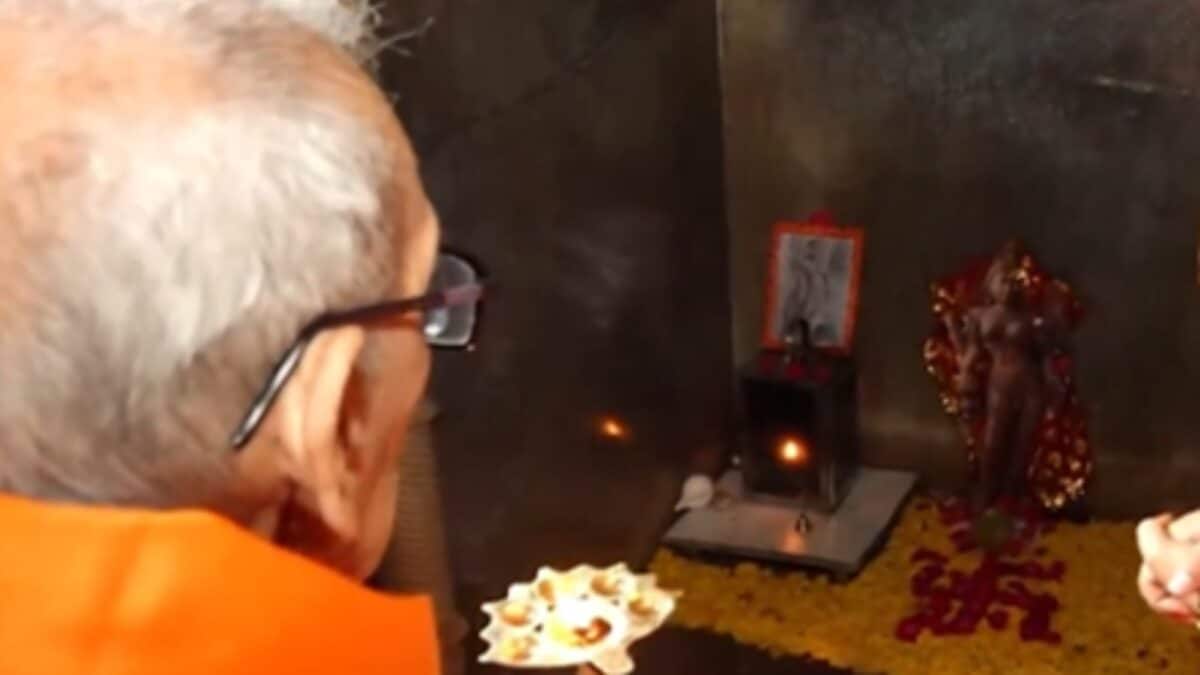 Devotees Offer Friday Prayers At Bhojshala After 721 Years, Security Tightened Ahead Of Maha Aarti
