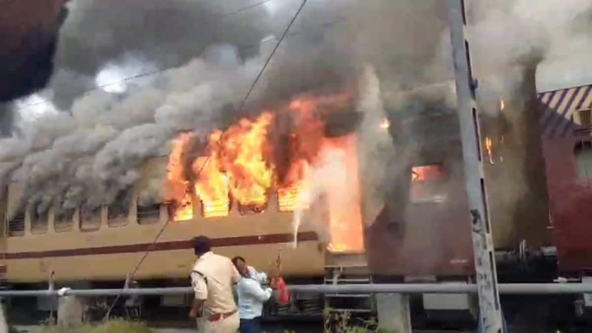Bihar Train Fire: Massive Blaze Erupts In Patna Fast Passenger Coach At ...