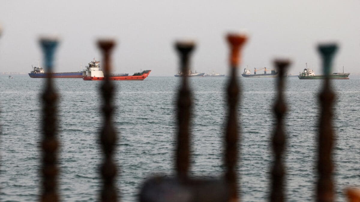 Iran Says Hormuz Traffic To Return To Pre-War Levels In 30 Days; US Hints At ‘Good News’ | Top Points