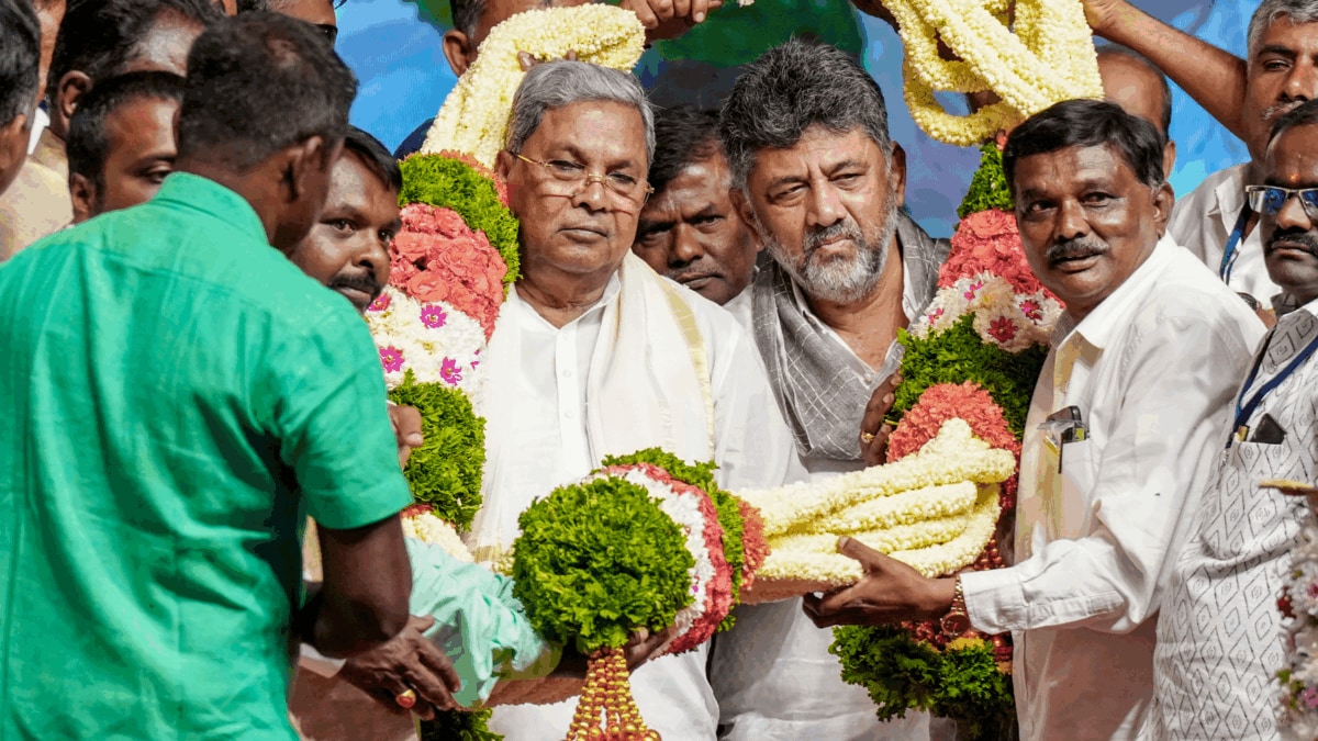 Twist In Karnataka Power Play: Governor Flies To Mumbai As Siddaramaiah Weighs Exit