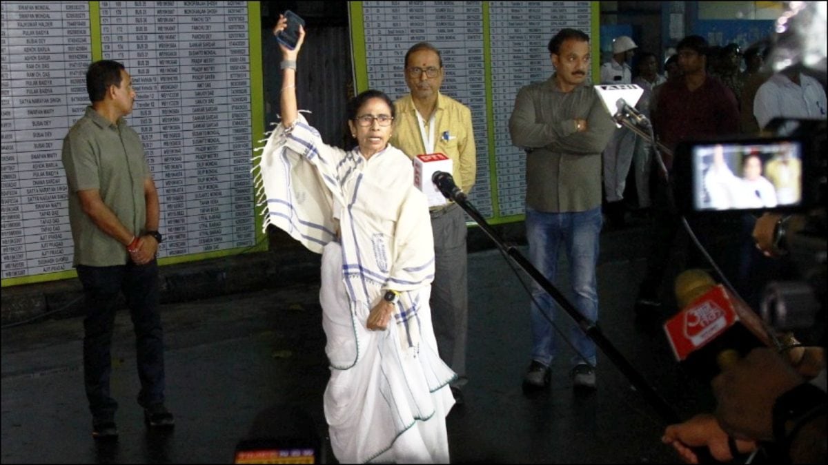 Kolkata Police Bans Gatherings After Mamata Banerjee's Surprise Visit To EVM Strongroom