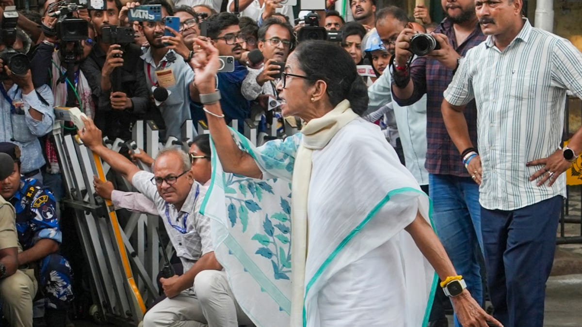 Mamata Vs EC: Bhabanipur Turns Into Warzone Over ‘EVM Manipulation’ Row, Showdown Ends In Anti-Climax