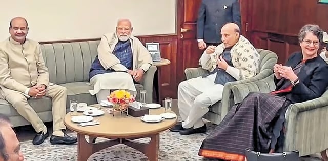  PM Modi and Priyanka Gandhi Vadra at Parliament’s customary tea, reflecting India’s chai tradition.