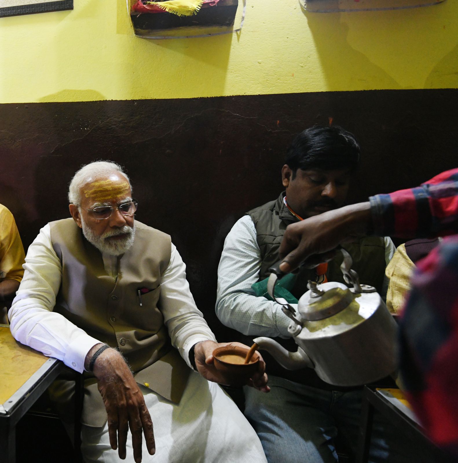  After PM Modi’s visit, the Pappu Tea Stall became a popular tourist spot and selfie point for chai lovers.