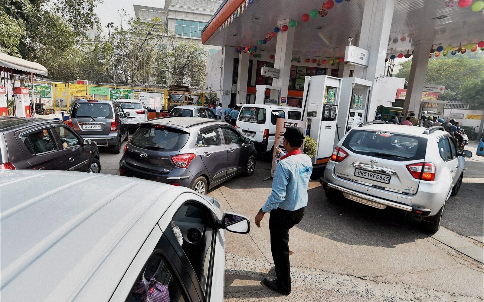 New Delhi: Petrol in New Delhi is now retailing at Rs 97.77 per litre after the latest revision, keeping the national capital among the cheaper major metros for fuel buyers. Filling up a small hatchback with a 35-litre tank would now cost around Rs 3,422, while an SUV owner could end up paying nearly Rs 4,889 for a full 50-litre refill. For motorcycle riders with a 12-litre tank, a complete fill-up comes to roughly Rs 1,173. (PTI)