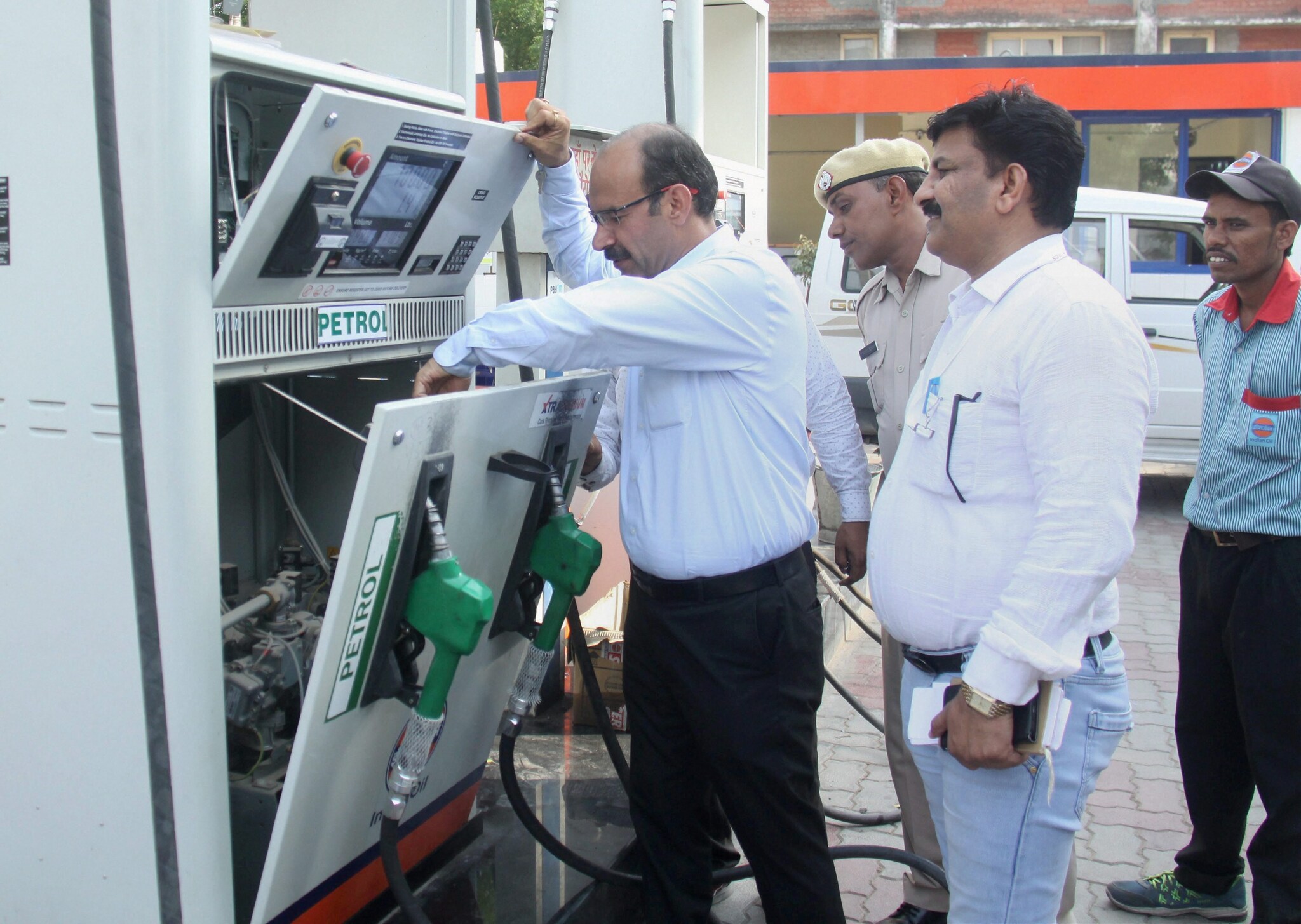Petrol Price Hike Explained: Full Tank Cost In Major Indian Cities, Fuel Rates And City-Wise Comparison