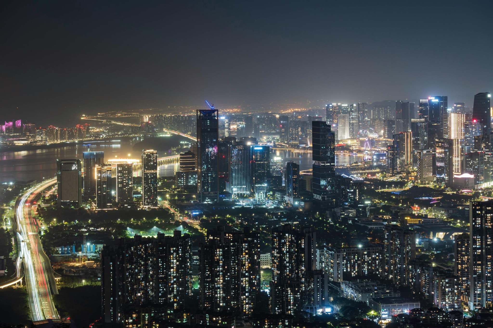 China (59, 260): China maintains a diverse portfolio of Green Card recipients, spanning high-level researchers, investors via the EB-5 program, and family members. As a major contributor to U.S. academia and venture capital, Chinese nationals remain a vital demographic in the residency pool.