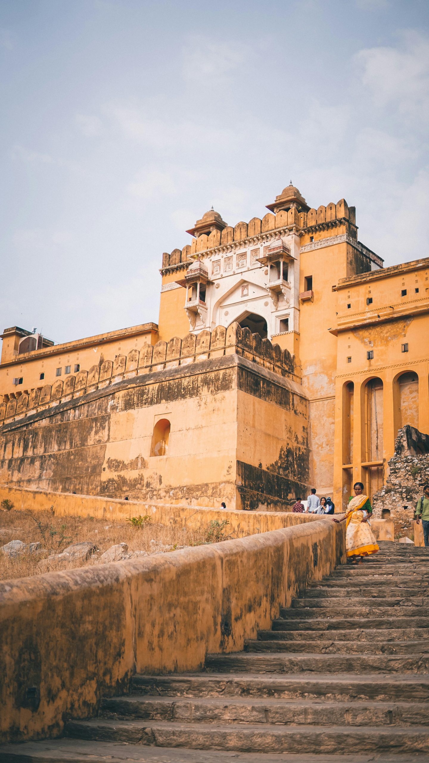  The fort is renowned for its deep association with legendary Rajput rulers and significant historical events, including three major sieges that shaped its legacy. Tales of courage, sacrifice, and resistance connected with figures like Rani Padmini and Maharana Pratap remain an integral part of India’s rich historical narrative.