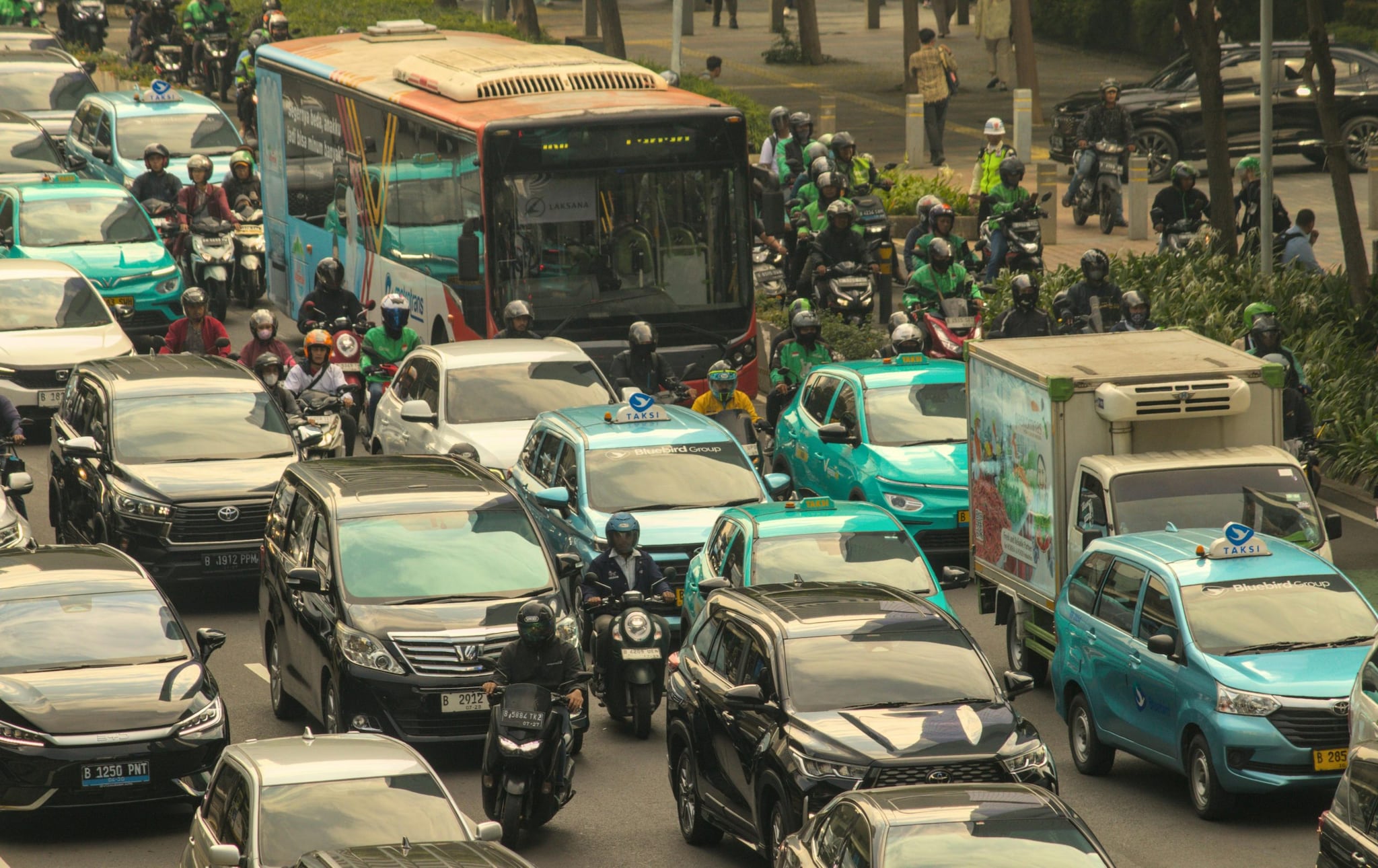  As per the Economic Survey 2024-25 presented in the Lok Sabha, widespread carpooling could eliminate 7,80,000 daily trips and save 380 million litres of fuel annually across the country. If an individual commuter shares a 20-km daily round trip with one colleague, the saving is around Rs 2000 – Rs 2500 a month in petrol costs at current pump prices. 