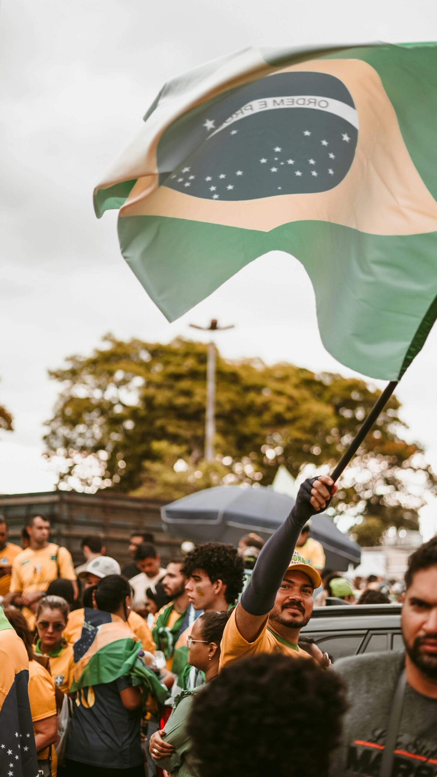   Brazil (28,880): Brazil has seen an upward trend in EB-2 National Interest Waivers and EB-1 visas for individuals with extraordinary abilities. This shift highlights a growing wave of Brazilian entrepreneurs and experts moving to the U.S. to contribute to specialized industries.