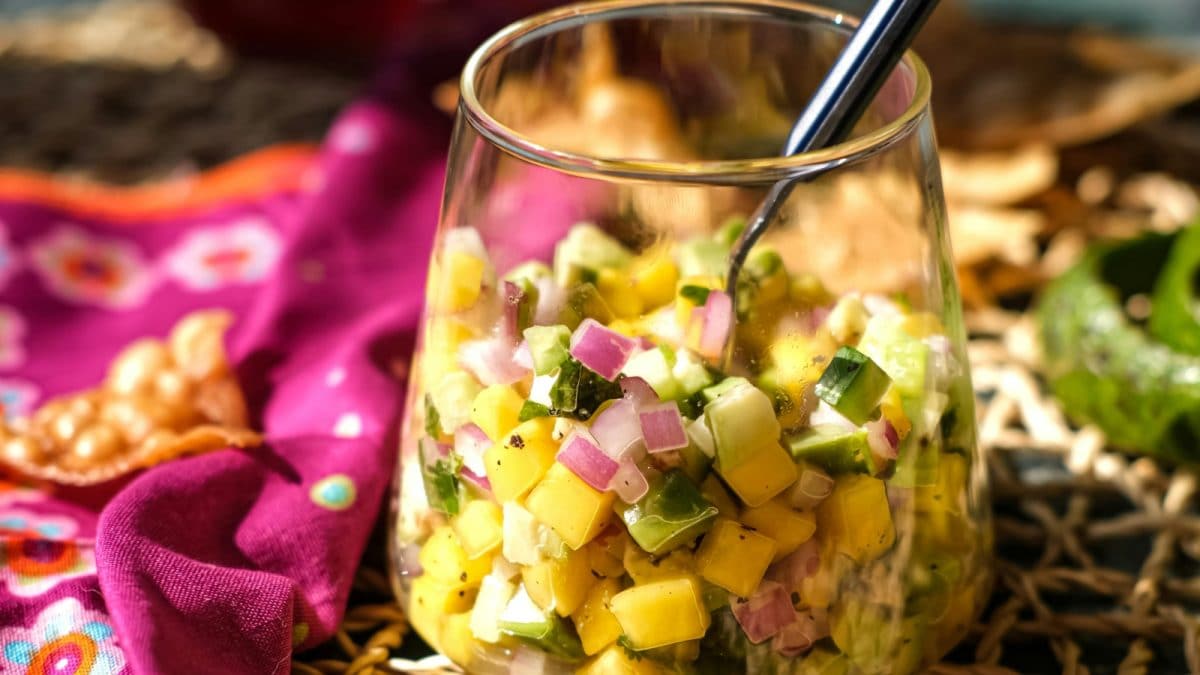 This Crunchy Mango Avocado Salad With A Hint Of Spice Is A Refreshingly Quick Lunch