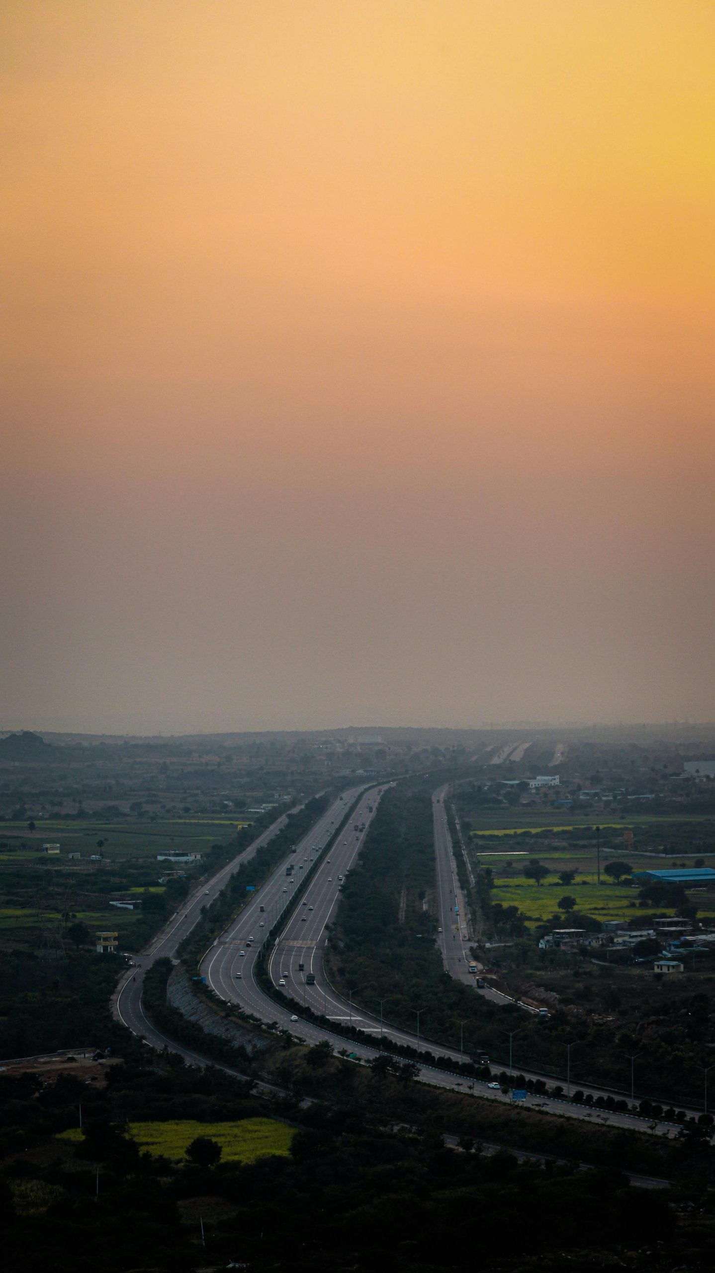 Agra-Lucknow Expressway: This route offers one of the smoothest long journeys in North India, reducing travel time from 6-7 hours to almost 3.5-4 hours. Wide roads, excellent quality and an emergency landing strip make it one of the most advanced roads in the country.