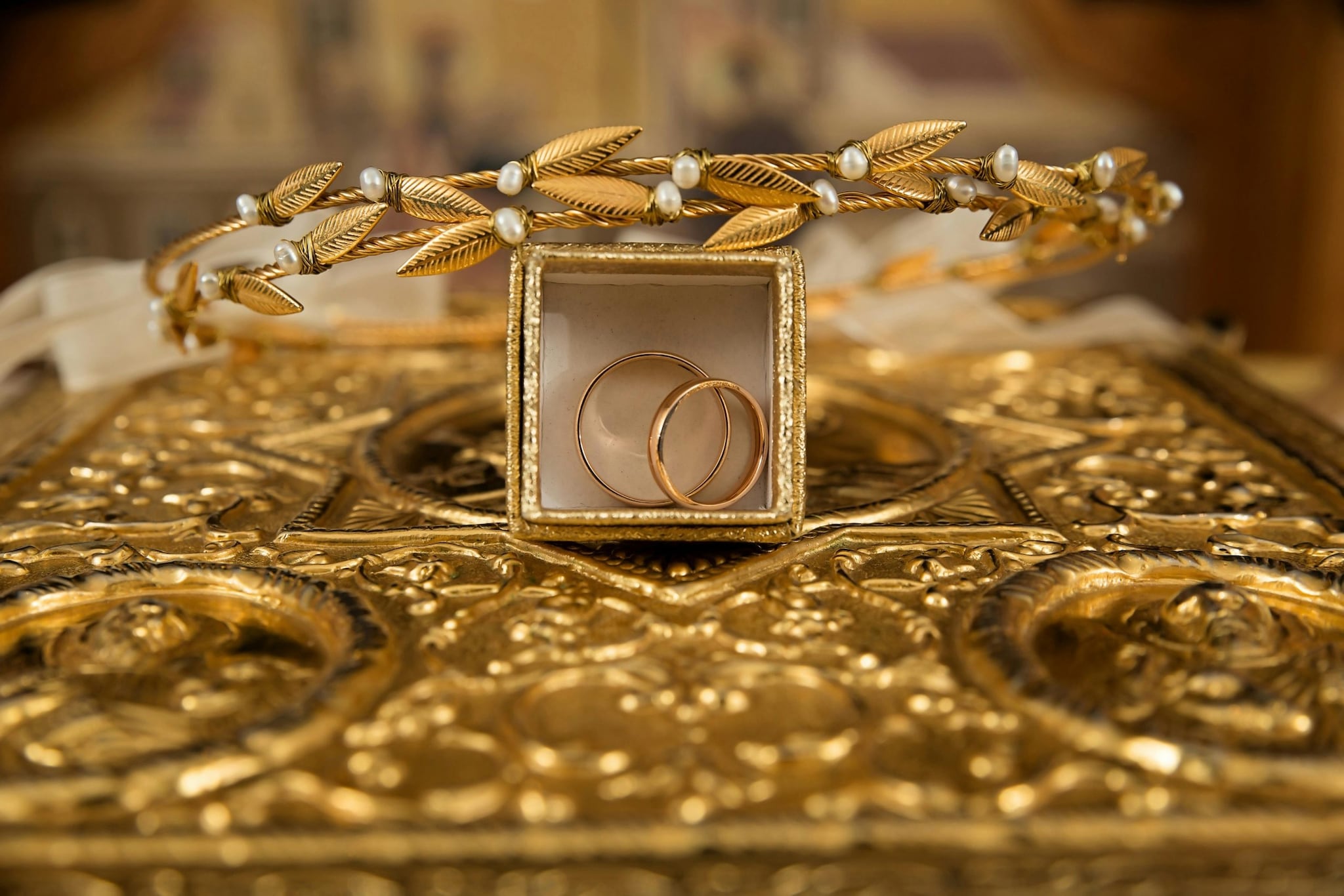  Tanishq, a leading company in the gold industry has recently started a bumper campaign named #OldGoldNewIndia. It has announced that no matter where you buy gold, even if it is at least 9 carat quality, it will give you new jewellery in exchange for your old gold without any depreciation or cutting. 