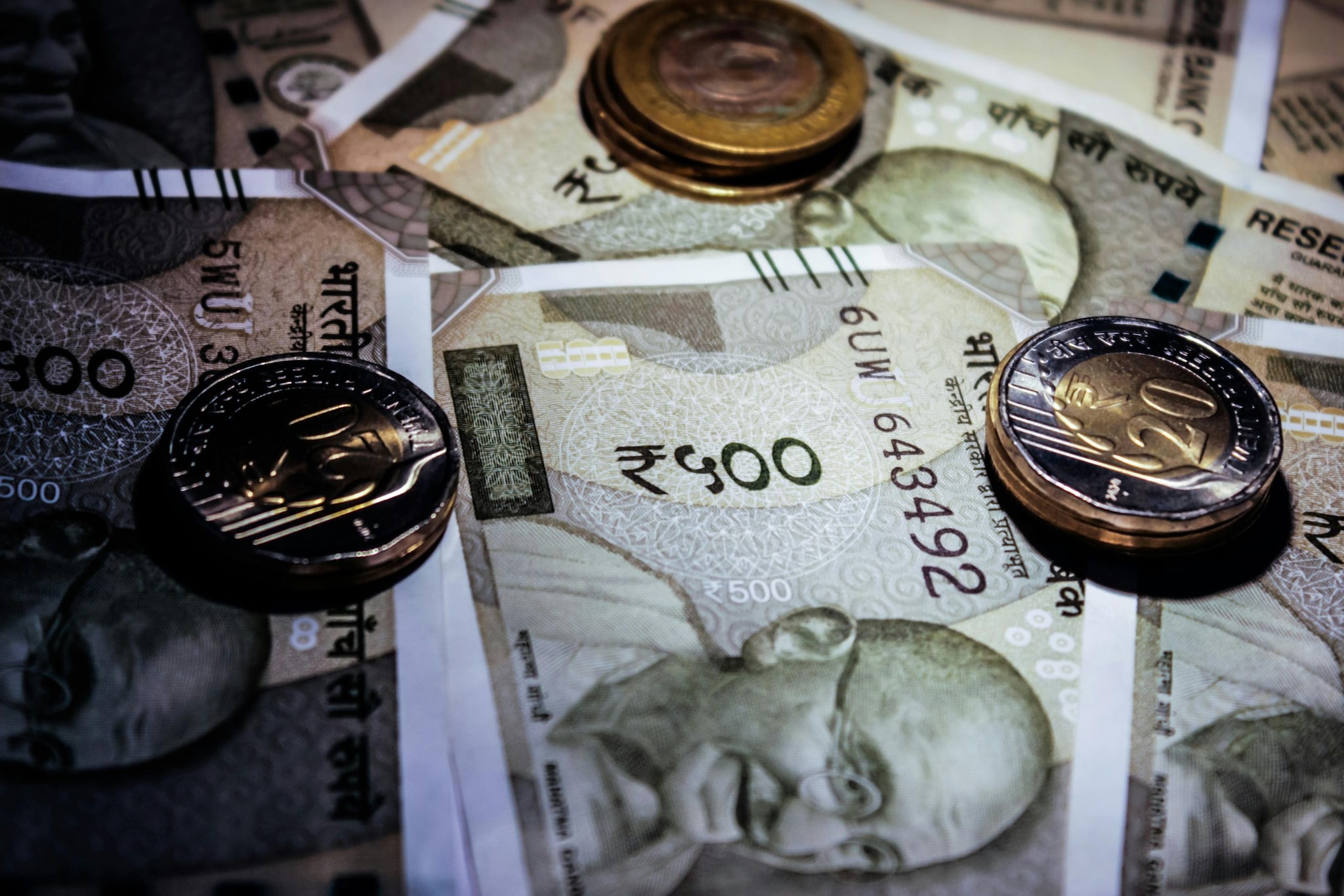   Comparative Performance Summary:- Gold: Rs 3.3 Lakh approx. - Mutual Funds: Rs 4.0 Lakh – Rs 6.0 Lakh - Fixed Deposit: Rs 2.0 Lakh