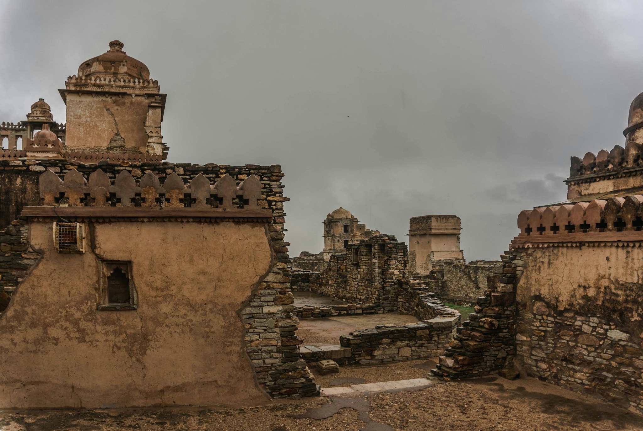  Chittorgarh Fort served as the capital of the Kingdom of Mewar for several centuries. It stands as a powerful symbol of Rajputana’s political authority, cultural richness, and military resilience, holding a significant place in the history of medieval India.