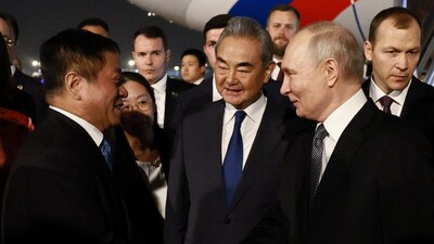 Putin Arrives In China To Grand Welcome As Xi Aims To Project Unity ...