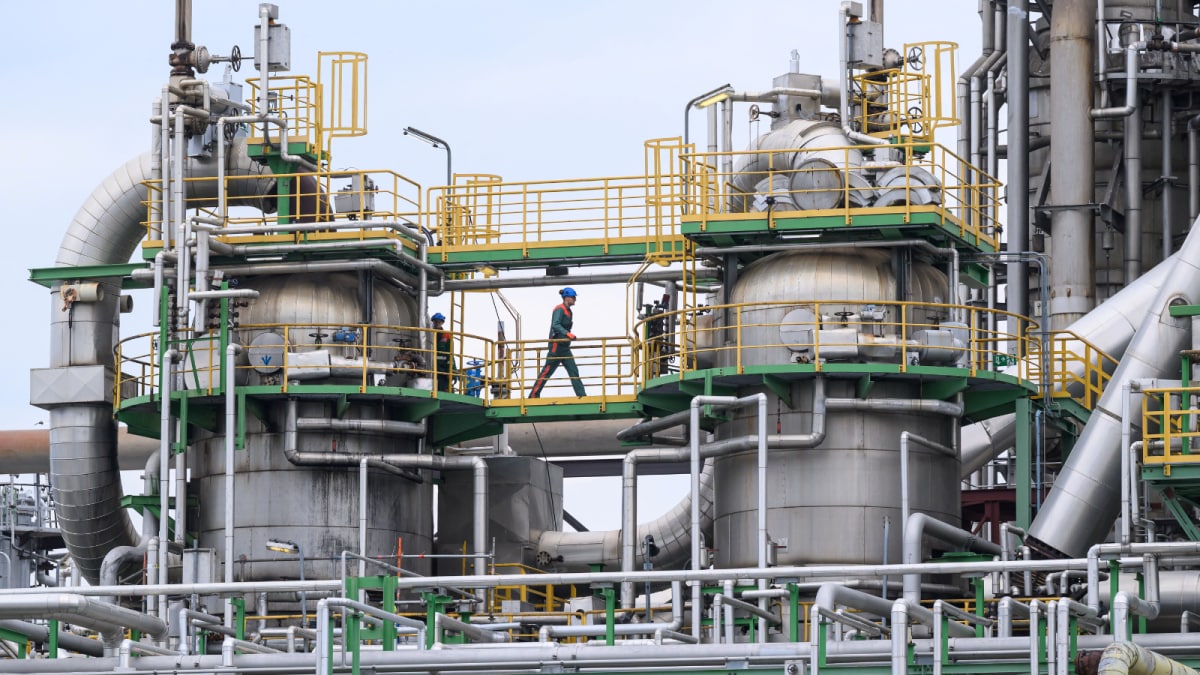 India Seeks Fresh US Waiver Extension On Russian Oil Amid Global Supply Disruptions