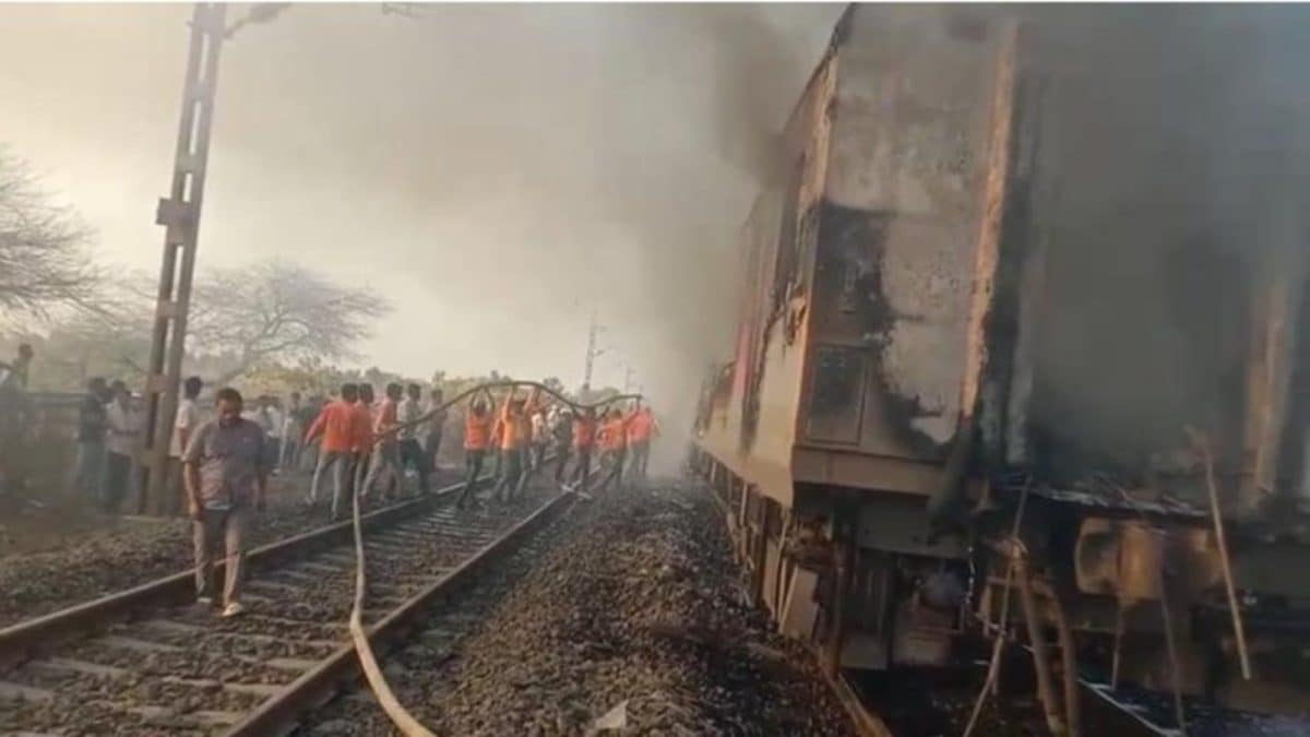 Fire Breaks Out In Thiruvananthapuram-Hazrat Nizamuddin Rajdhani Express In Kota; Train Service Hit