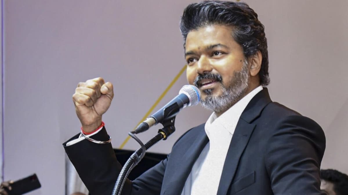 Was Joseph Vijay Wearing Sikh 'Kada' & Hindu 'Kalawa' During His Oath? Here's What We Know