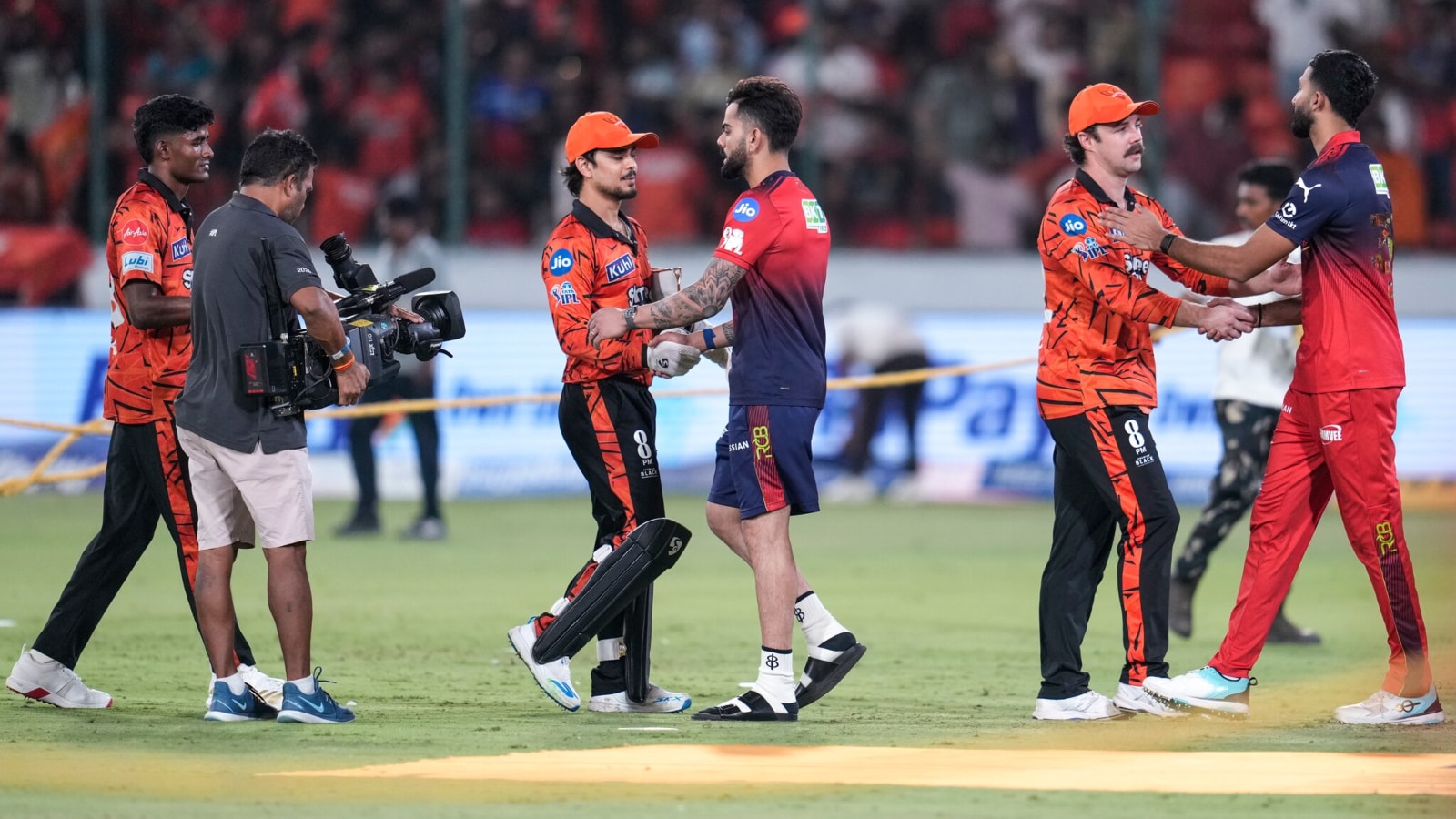 Big Difference Between Sachin Tendulkar And Virat Kohli': Handshake Refusal  Polarises Opinion | Cricket News - News18