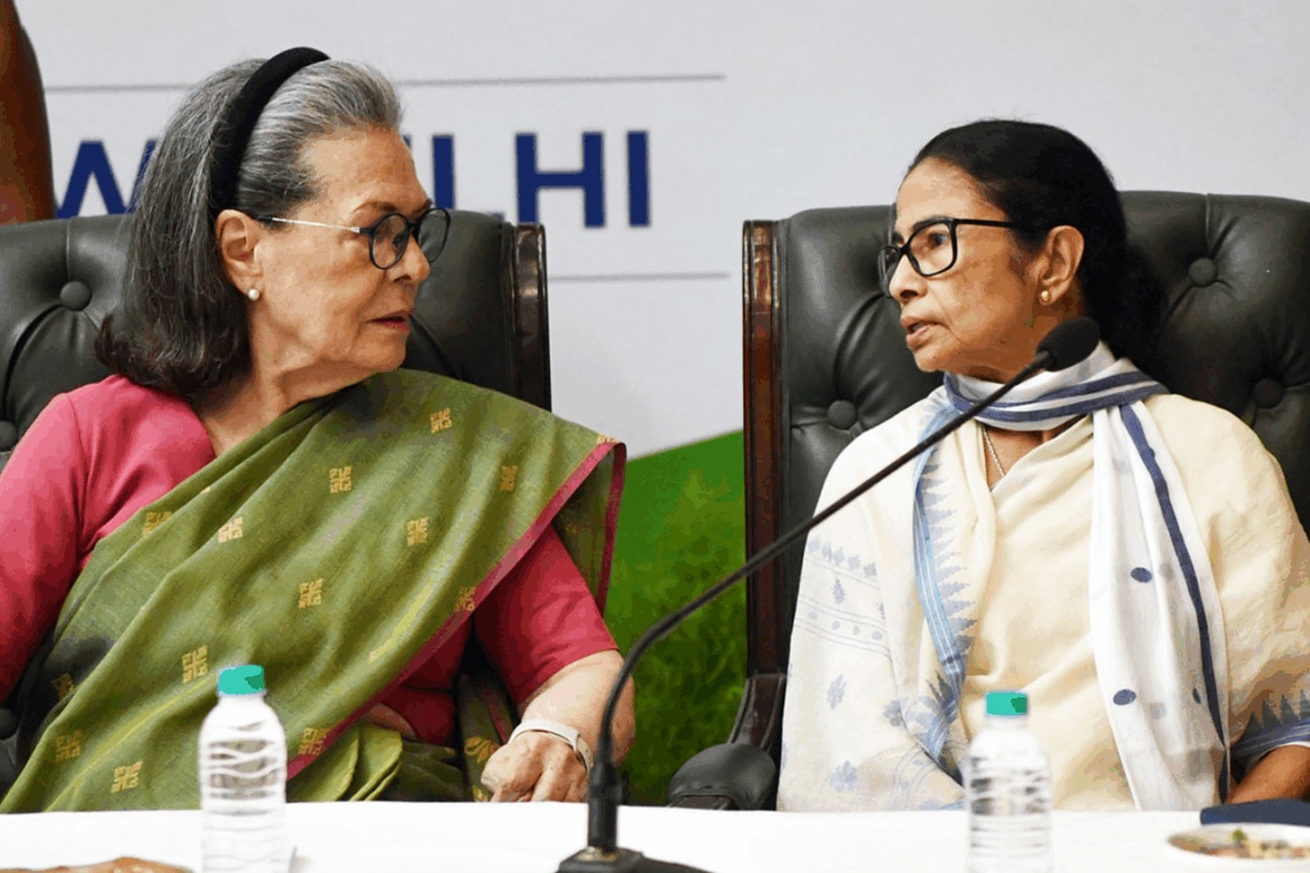 Sonia Gandhi Tells Mamata Banerjee To Fight Back A