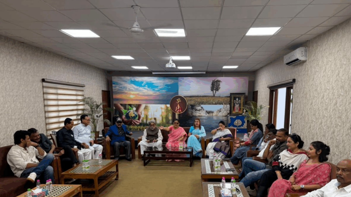 Rebel TMC MPs' Huddle At Bhupender Yadav's Delhi Residence Underway; Meeting With Om Birla Likely