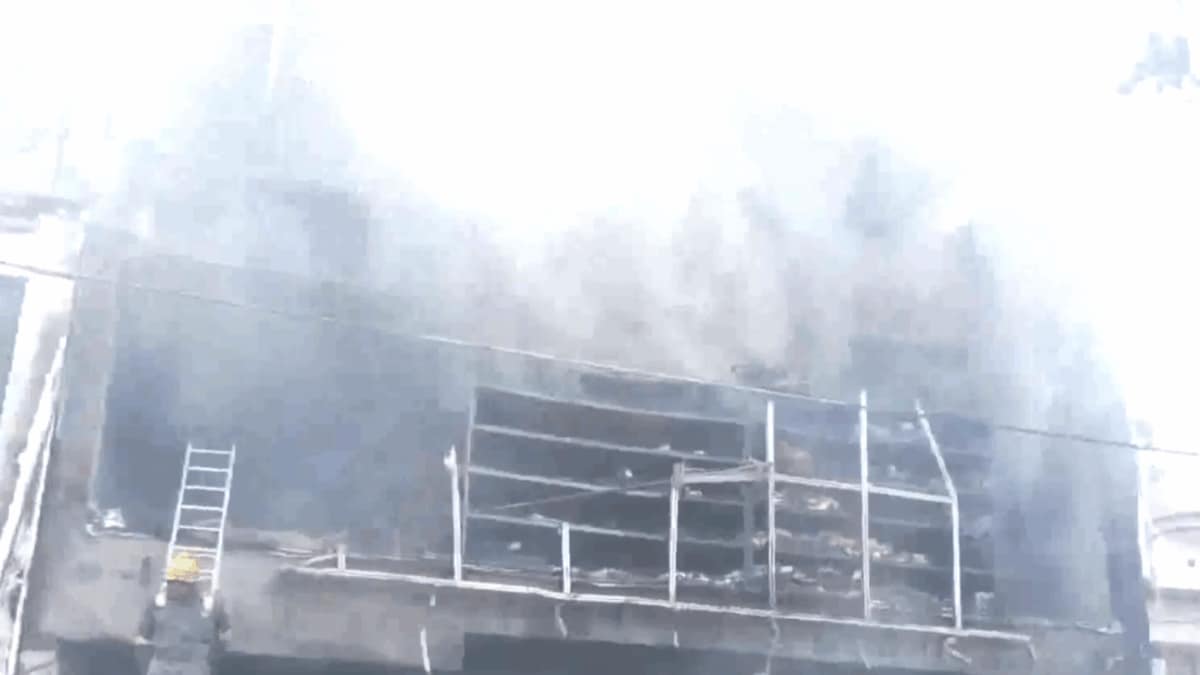 Fire Breaks Out At Coaching Institute In Lucknow's Aliganj, Firefighting Ops Underway | Video